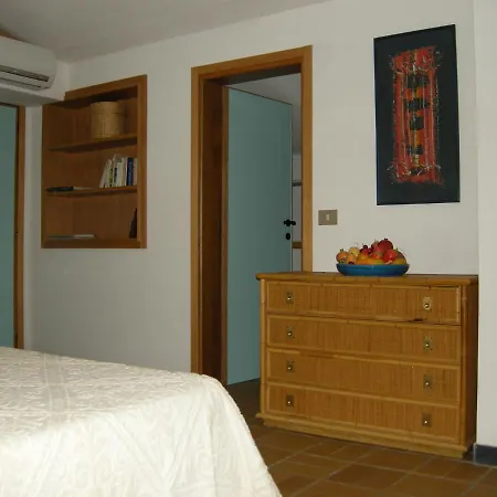 Via Dei Gerani Bed & Breakfast Sìnnai